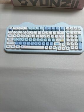 Cute Blue & White Wireless Keyboard - Yunzii C98